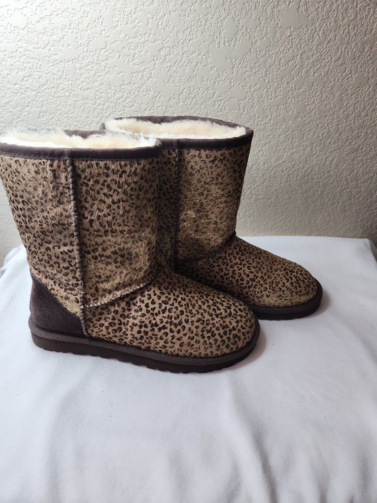 Leopard Uggs Size 7