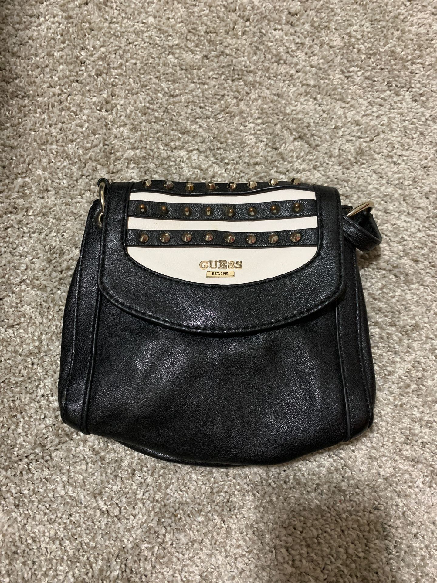 Small authentic guess cross body, genuine leather