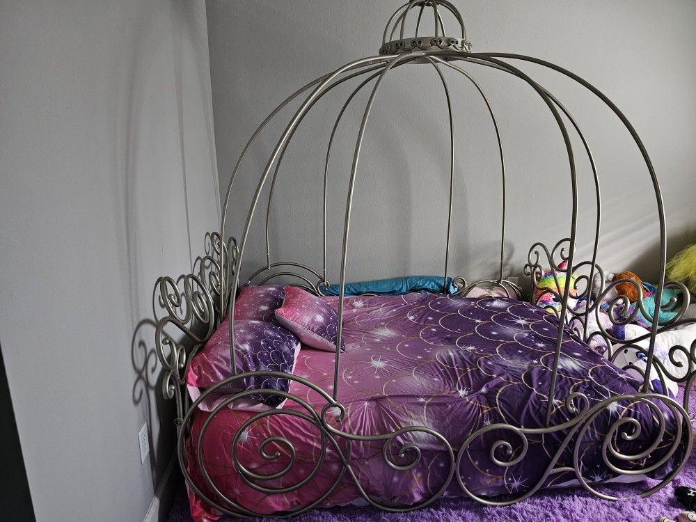 Disney Princess Carriage bed-Full size-iron. Comes with canopy. Mattress not included
