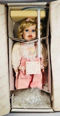 NIB Beautiful Hamilton Collection Porcelain Handcrafted Doll LAUREN