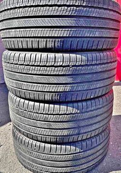 235/45/18 Michelin set de Tires en buenas condiciones de vida las 4