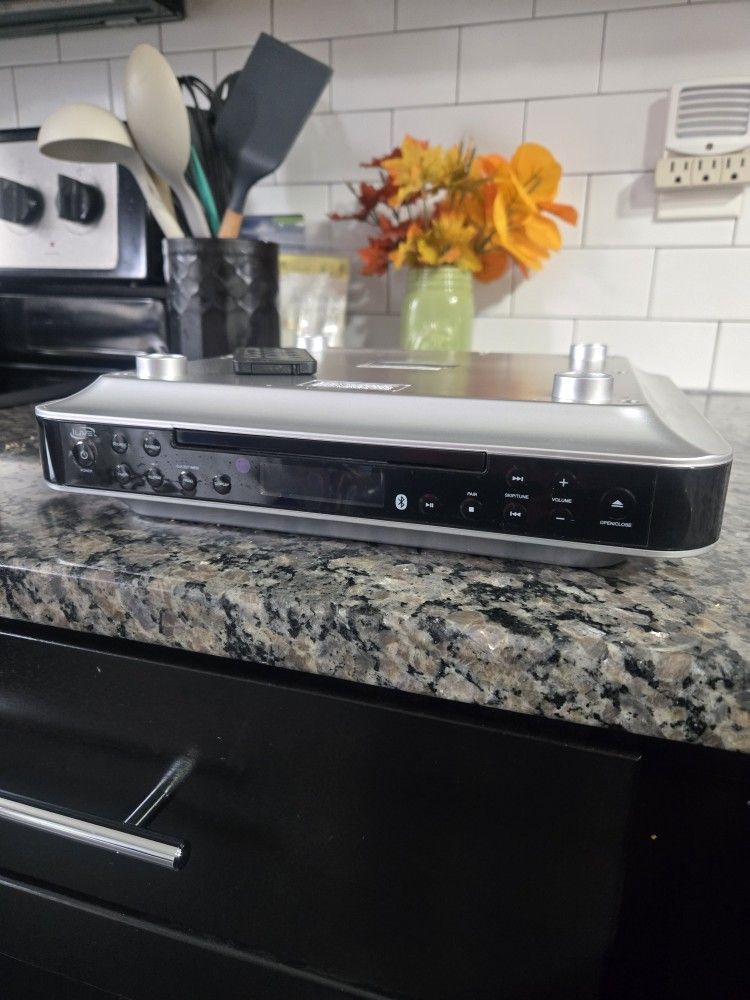 iLive - under cabinet CD player