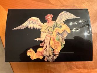 Vintage lacquerware music box,  manufactured by C. Industries, USA. Like new.