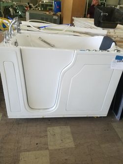 Walk In Tub w/ new pump 700.00 Firm