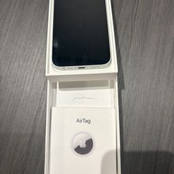 iphone 16e + AirTag