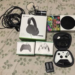 Xbox Bundle With 3 Controllers 