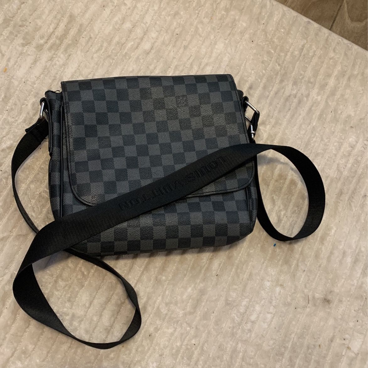 LOUIS VUITTON LV Crafty Twist MM Grained Epi Shoulder Bag for Sale in Las  Vegas, NV - OfferUp