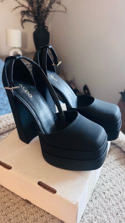 Size 6 platform shoes