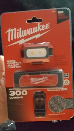 MILWAUKEE 300LUMES LIGHT