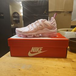 Women's Air Vapormax Plus Sz 9
