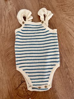 Baby girl clothes 6-9