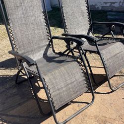 Pair Of folding Chais/ Reclines!!!