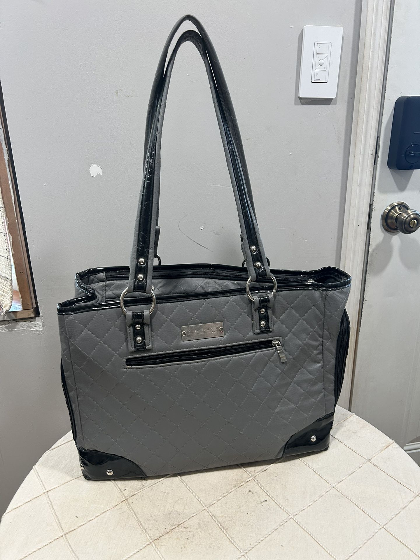 Chic pet Carrier Bag- For Extra Small Dogs or Cats- Stylish & Clean