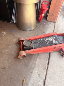Red Hydraulic Floor Jack