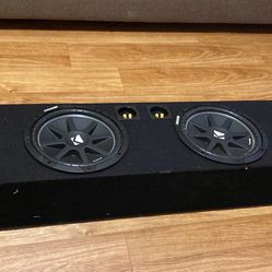 Kicker Subwoofers And Amplifier 