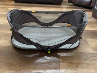 Munchkin Brica Fold n Go Travel Pod Portable Baby Bassinet
