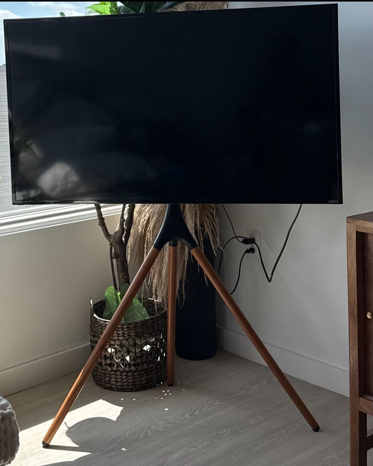TV + Easel TV Stand