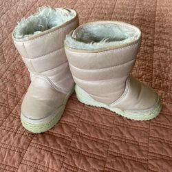 Size 6 Snow Boots Pink 