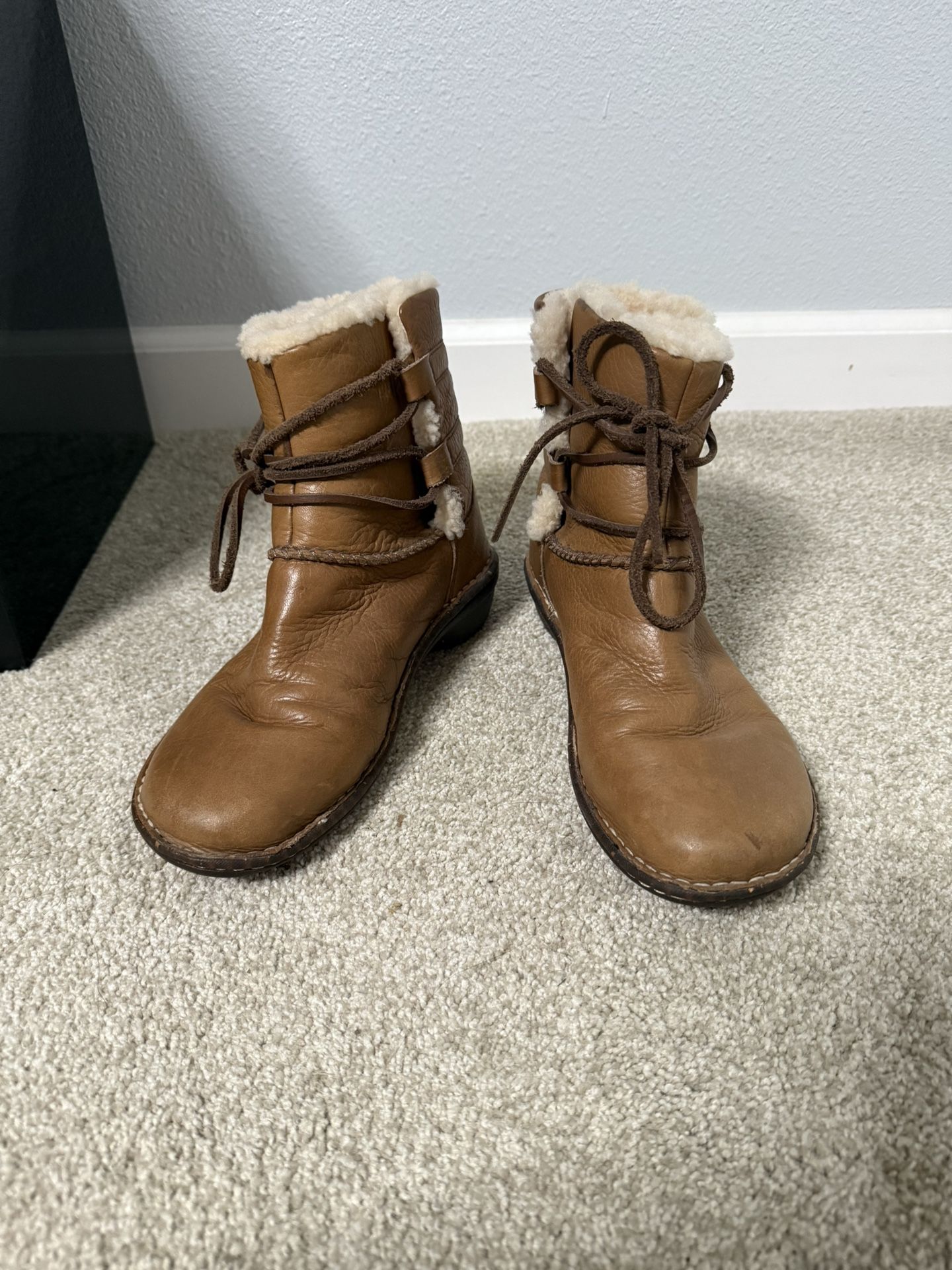 Women’s UGG Caspian Boots Size 7