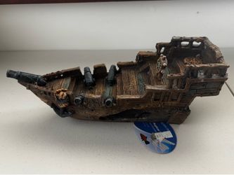 Penn-Plax Deco-Replica Small Brown Shipwreck Fish Tank Decor