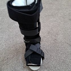 Deroyal Walker Boot