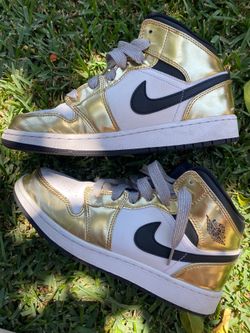 Jordan 1 Mid Sneakers