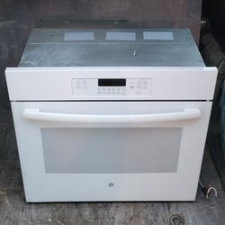 GE ELECTRIC OVEN RANGE 240V EXCELLENT CONDITION AND VERY CLEAN
