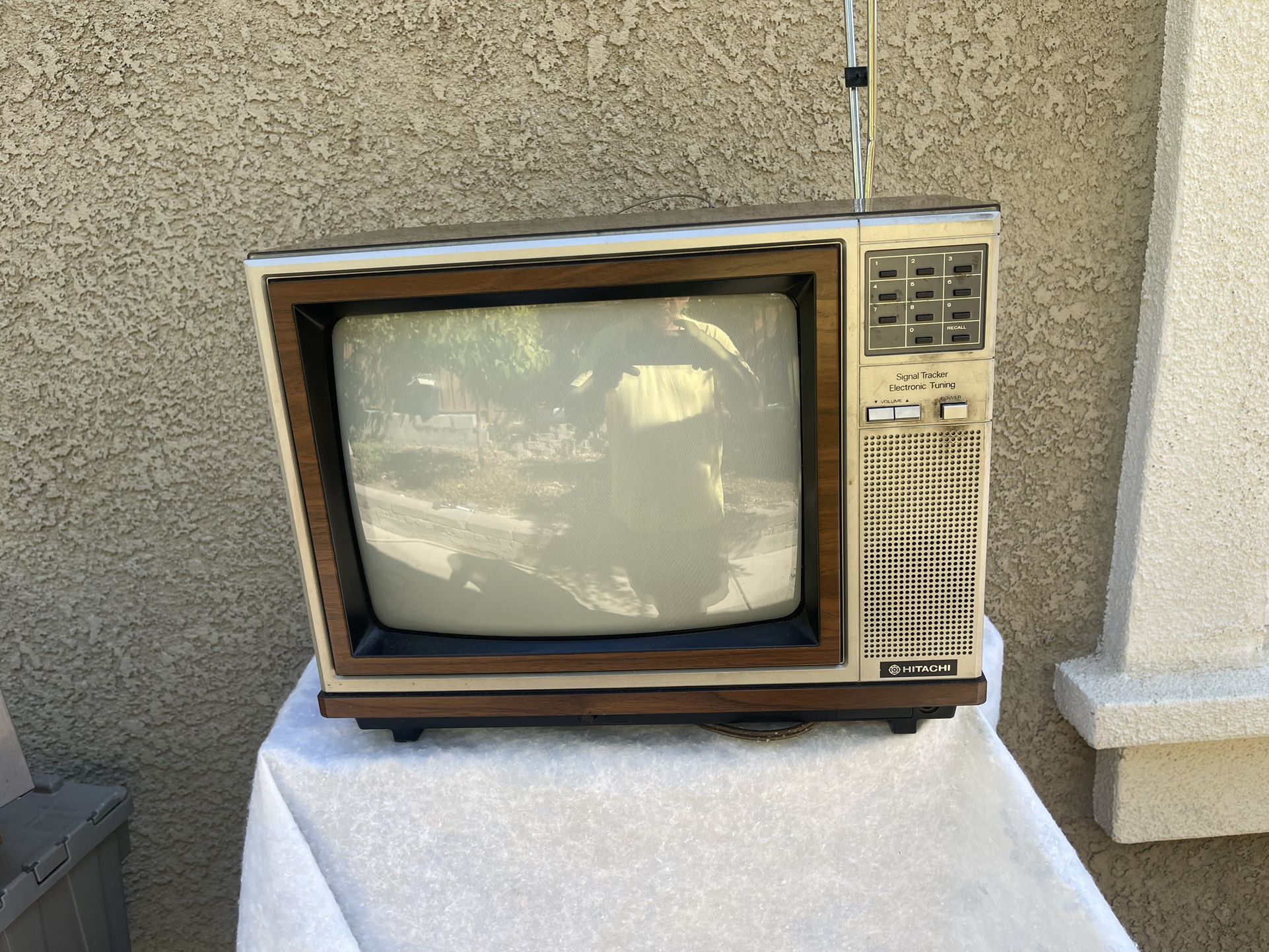Hitachi 13” TV