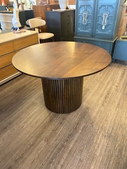 NEW Round Dining Table / Modern / Fluted Base!