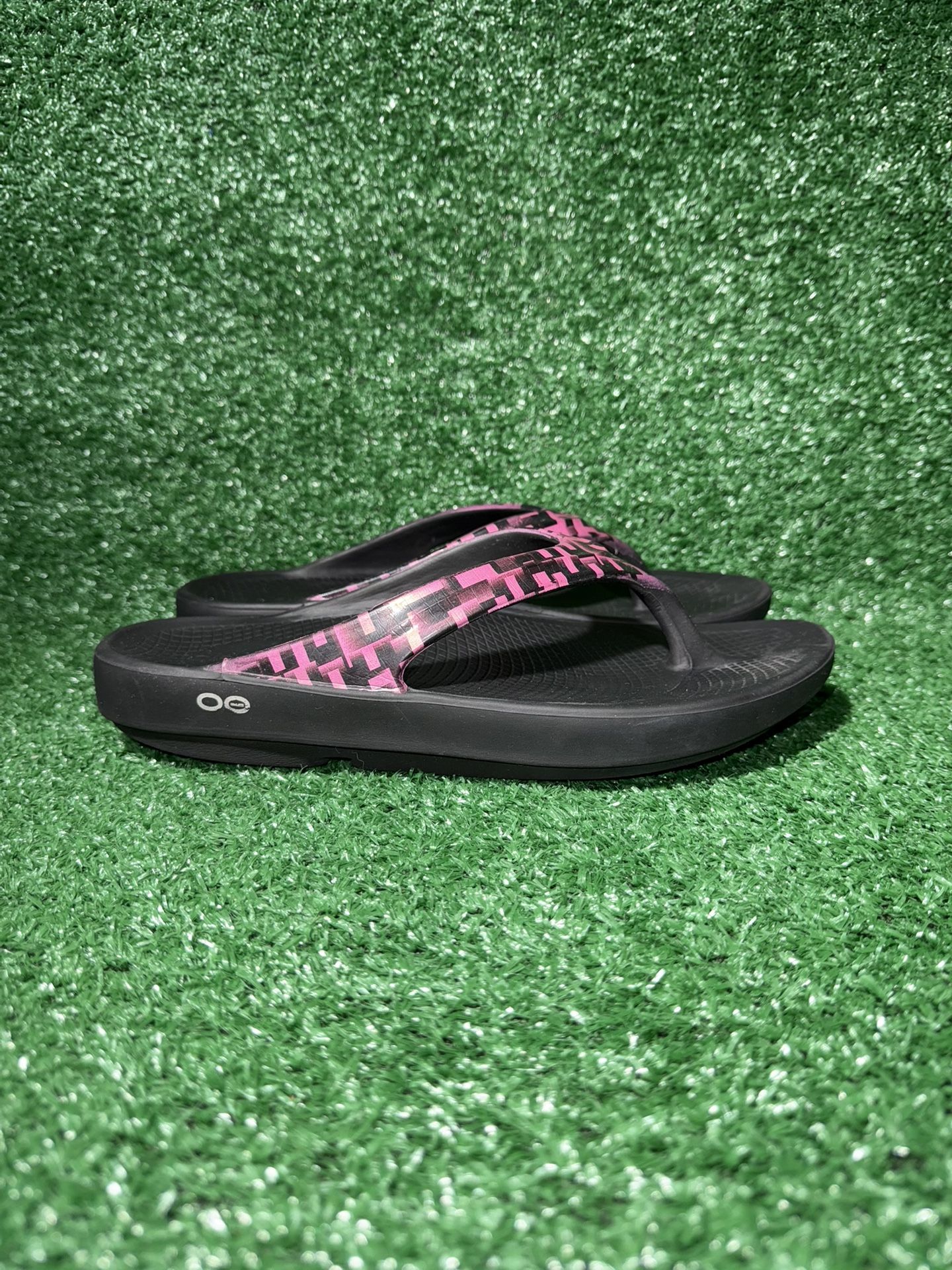 Oofos OOlala Pink Camo Limited Edition Sandals Flip Flops Shoes Women’s Size 11