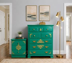 Beautiful dresser with night stand featuring, updated brushed golden hardware, and timeless craftsmanship. This versatile 5-drawer dresser with nights