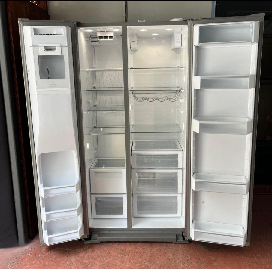 ✨️🚨🔆Whirlpool🔆🚨✨️ S-Steel S-by-S Fridge in Perfect Condition