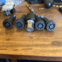 Mercedes-Benz Lock Lugs