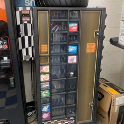 Vendor Showroom Snap Machine -soda&snacks