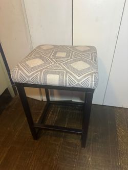 Set of 4 Modern Counter Stools – 24” Height