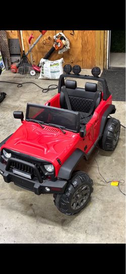 Kids power wheel Jeep two seater remote control 12 V and also has radio
