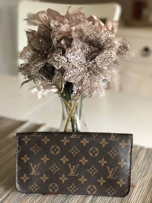 Authentic Louis Vuitton Monogram Insolite Wallet $595 Obo for Sale in  Addison, TX - OfferUp