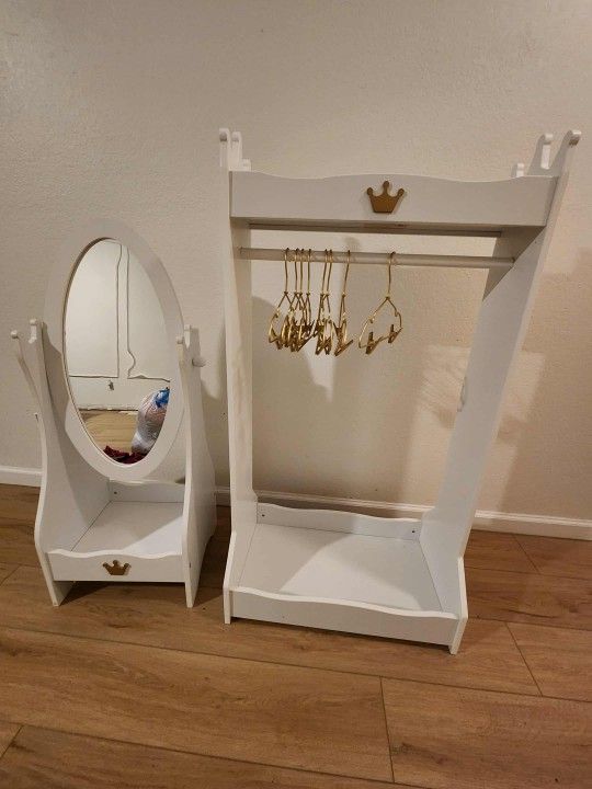 Kids Dress 👗 Up Clothes Rack And Mirror 🪞 Set. Conjunto de perchero y espejo para vestir a niños