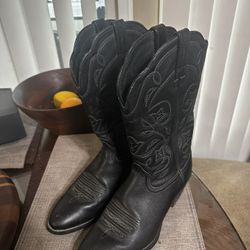 Women’s Black Leather Ariat  Western Boots