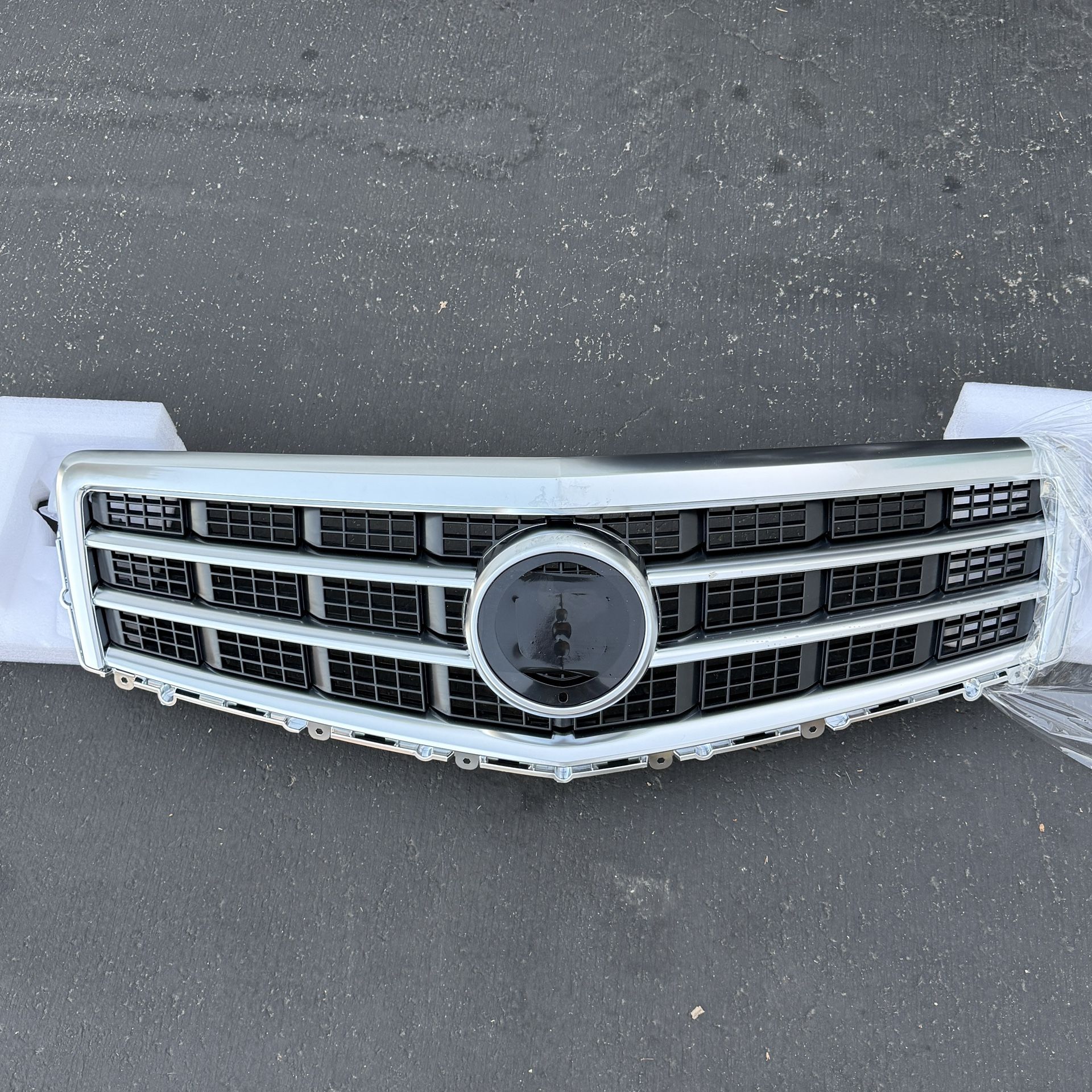 New 2013-14 Cadillac ATS Front Upper Hood Grille Silver Trim Molding 23490309 Grill