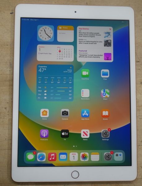 APPLE TABLET IPAD MYLA2LL/A 8TH GENERATION 32GB 881214-1