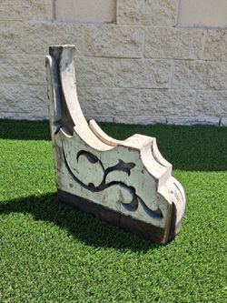 L🎯🎯K! LARGE antique 1890 Shabby Wood Porch Bracket Corbel primitive. Measures 20" x15". Gorgeous Piece of History...asking $75.00
