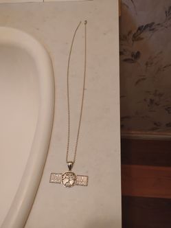 Silver chain with pendant