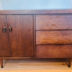 Mid century Modern Walnut Dresser/Credenza/Buffet