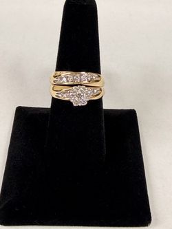 14K YELLOW GOLD RING WITH DIAMONDS