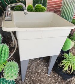 Portable outdoor sink