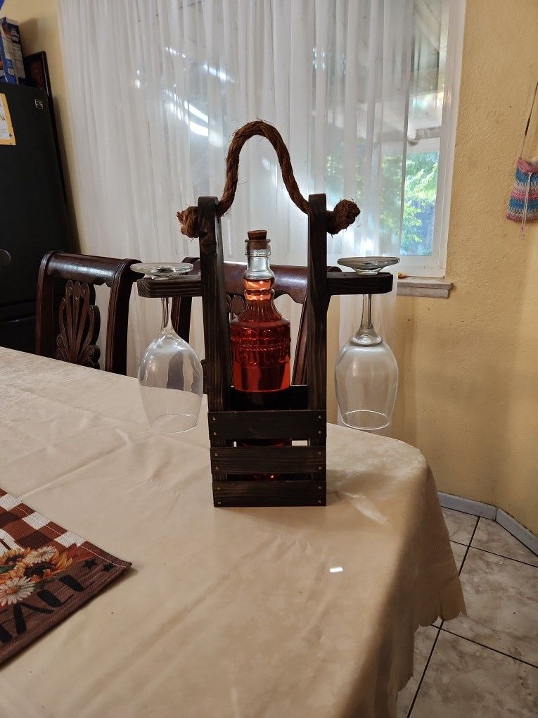 Super Cute Stand Wine Or Liquor  Set