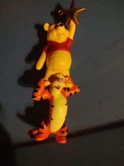 1995 WINNIE THE POOH AND TIGGER ORNAMENT