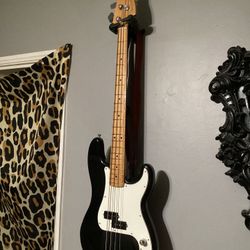 P Bass Fender Player II (Make Offer)