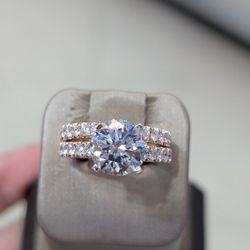 3.92Ctw 14 Karat Rose Gold Diamond Ring Set 